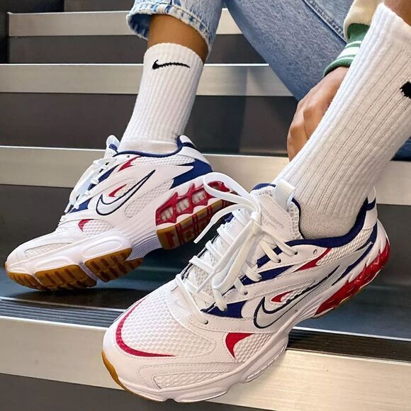 Zoom Air Fire White / Aura / Mystic
Hibiscus / Midnight Navy
Size 10.5 - Picture 3 of 6